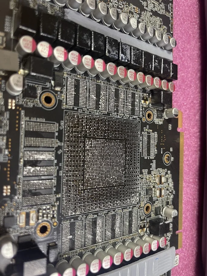 Контактний майданчик GPU на платі дискретної відеокарти